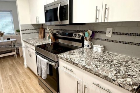 Condo in Plantation, Florida, 2 bedrooms  № 2054296 - photo 9