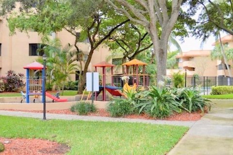 Condo in Plantation, Florida, 2 bedrooms  № 2054296 - photo 3