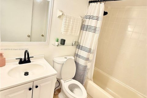 Condo in Plantation, Florida, 2 bedrooms  № 2054296 - photo 28