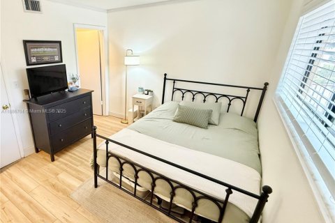 Condo in Plantation, Florida, 2 bedrooms  № 2054296 - photo 24