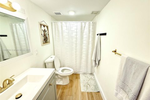 Condo in Plantation, Florida, 2 bedrooms  № 2054296 - photo 23