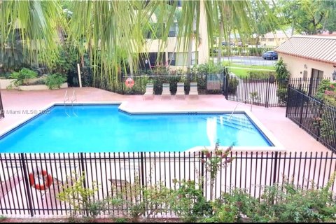 Condo in Plantation, Florida, 2 bedrooms  № 2054296 - photo 4