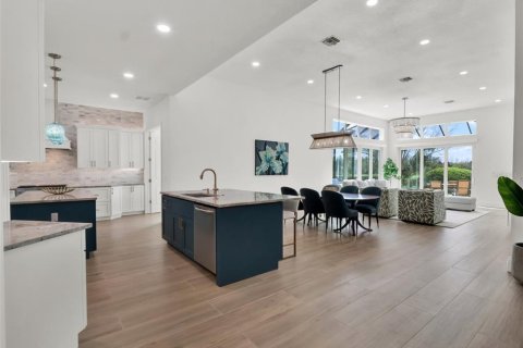 House in Orlando, Florida 3 bedrooms, 242.85 sq.m. № 1574340 - photo 6