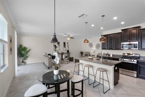 House in Land O' Lakes, Florida 5 bedrooms, 305.74 sq.m. № 1907208 - photo 12