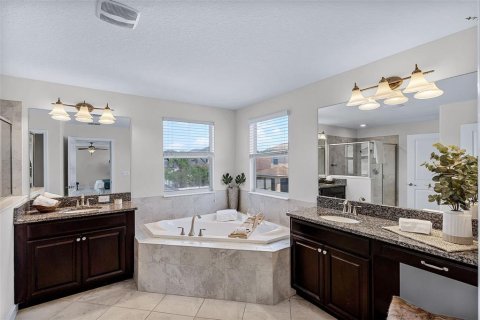 House in Land O' Lakes, Florida 5 bedrooms, 305.74 sq.m. № 1907208 - photo 28