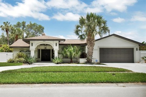 House in Saint Petersburg, Florida 3 bedrooms, 202.43 sq.m. № 1818898 - photo 1