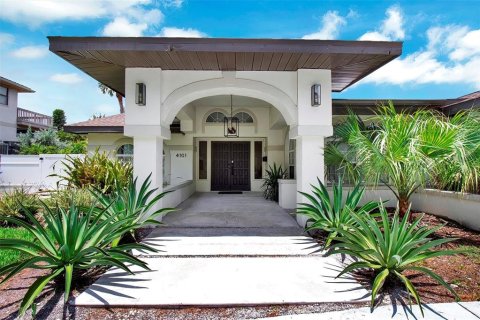 House in Saint Petersburg, Florida 3 bedrooms, 202.43 sq.m. № 1818898 - photo 2