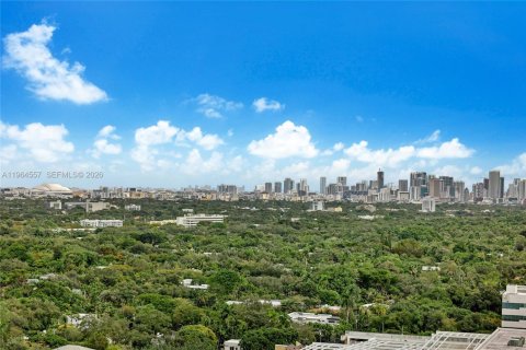 Condo in Miami, Florida, 2 bedrooms  № 2081123 - photo 11