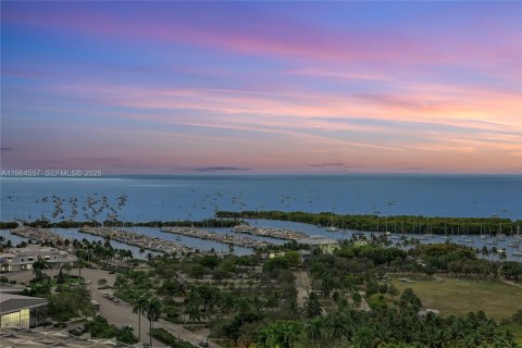 Condo in Miami, Florida, 2 bedrooms  № 2081123 - photo 8