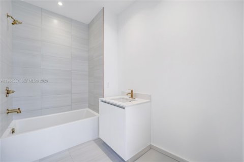 Condo in Miami, Florida, 2 bedrooms  № 2081123 - photo 26