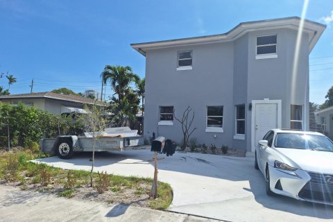 Commercial property in Hollywood, Florida 173.82 sq.m. № 2146905 - photo 3