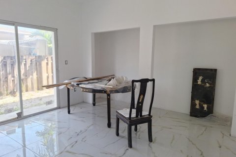 Commercial property in Hollywood, Florida 173.82 sq.m. № 2146905 - photo 14