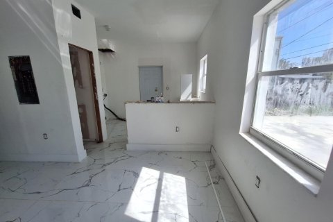 Commercial property in Hollywood, Florida 173.82 sq.m. № 2146905 - photo 12