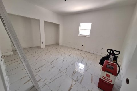 Commercial property in Hollywood, Florida 173.82 sq.m. № 2146905 - photo 5