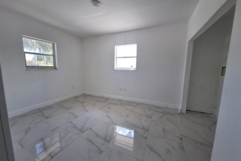 Commercial property in Hollywood, Florida 173.82 sq.m. № 2146905 - photo 23