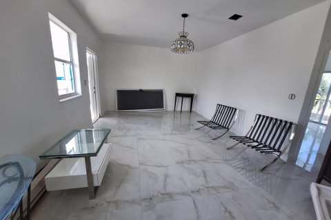 Commercial property in Hollywood, Florida 173.82 sq.m. № 2146905 - photo 19