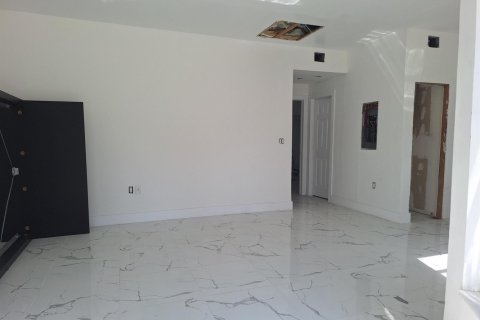 Commercial property in Hollywood, Florida 173.82 sq.m. № 2146905 - photo 13