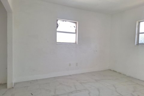 Commercial property in Hollywood, Florida 173.82 sq.m. № 2146905 - photo 17