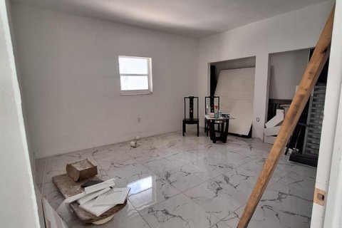 Commercial property in Hollywood, Florida 173.82 sq.m. № 2146905 - photo 4
