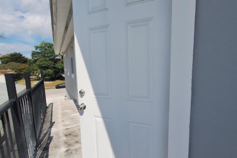 Commercial property in Hollywood, Florida 173.82 sq.m. № 2146905 - photo 21