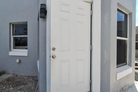 Commercial property in Hollywood, Florida 173.82 sq.m. № 2146905 - photo 8