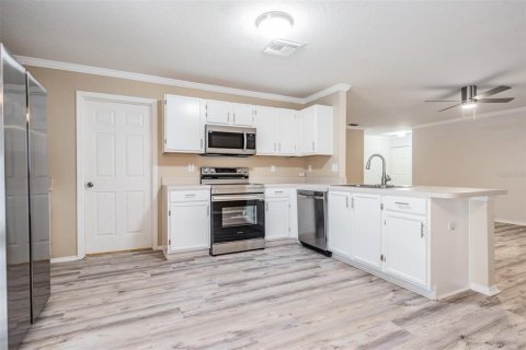 Villa ou maison à louer à Odessa, Floride: 3 chambres, 149.76 m2 № 2430453 - photo 6