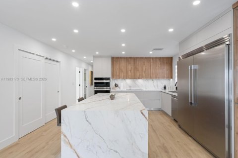 Casa en venta en Surfside, Florida, 4 dormitorios, 182.37 m2 № 2175675 - foto 25