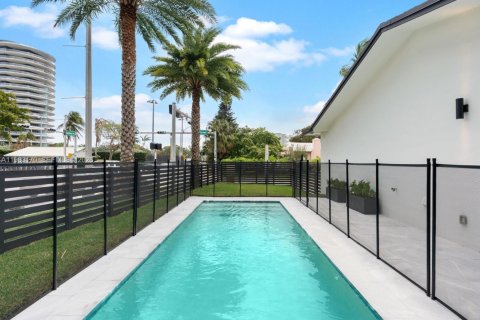 Casa en venta en Surfside, Florida, 4 dormitorios, 182.37 m2 № 2175675 - foto 14
