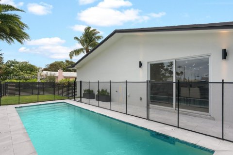 Casa en venta en Surfside, Florida, 4 dormitorios, 182.37 m2 № 2175675 - foto 15
