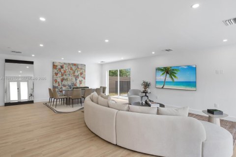 Casa en venta en Surfside, Florida, 4 dormitorios, 182.37 m2 № 2175675 - foto 17