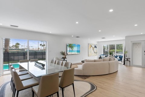 Casa en venta en Surfside, Florida, 4 dormitorios, 182.37 m2 № 2175675 - foto 16
