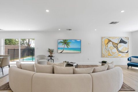 Casa en venta en Surfside, Florida, 4 dormitorios, 182.37 m2 № 2175675 - foto 23