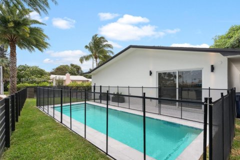 Casa en venta en Surfside, Florida, 4 dormitorios, 182.37 m2 № 2175675 - foto 13