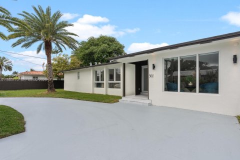 Casa en venta en Surfside, Florida, 4 dormitorios, 182.37 m2 № 2175675 - foto 5