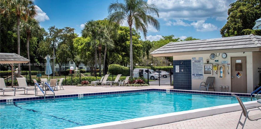 House in Coconut Creek, Florida 1 bedroom № 1937522