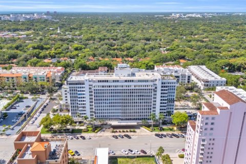 Condo in Coral Gables, Florida, 1 bedroom  № 1758659 - photo 1