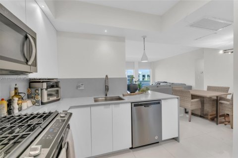 Condo in Coral Gables, Florida, 1 bedroom  № 1758659 - photo 7