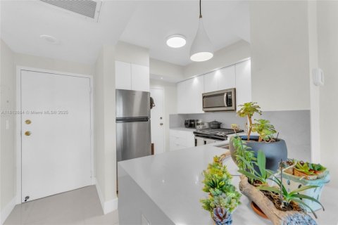 Condo in Coral Gables, Florida, 1 bedroom  № 1758659 - photo 8