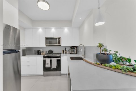 Condo in Coral Gables, Florida, 1 bedroom  № 1758659 - photo 6