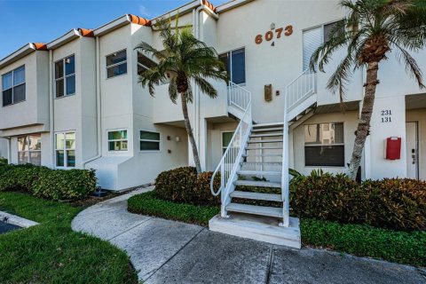 Copropriété à louer à Saint Petersburg, Floride: 2 chambres, 99.41 m2 № 1537600 - photo 1