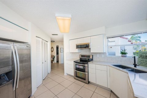 Copropriété à louer à Saint Petersburg, Floride: 2 chambres, 99.41 m2 № 1537600 - photo 10