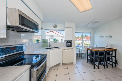 Copropriété à louer à Saint Petersburg, Floride: 2 chambres, 99.41 m2 № 1537600 - photo 11