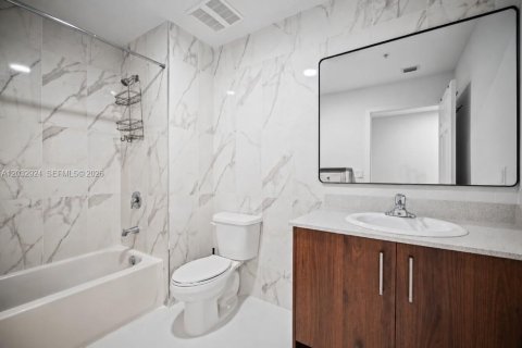 Condo in Doral, Florida, 2 bedrooms № 2176444 - photo 12