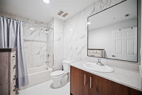 Condo in Doral, Florida, 2 bedrooms № 2176444 - photo 15