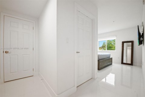 Condo in Doral, Florida, 2 bedrooms № 2176444 - photo 13