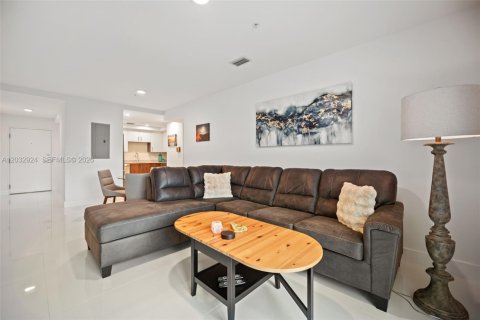 Condo in Doral, Florida, 2 bedrooms № 2176444 - photo 5