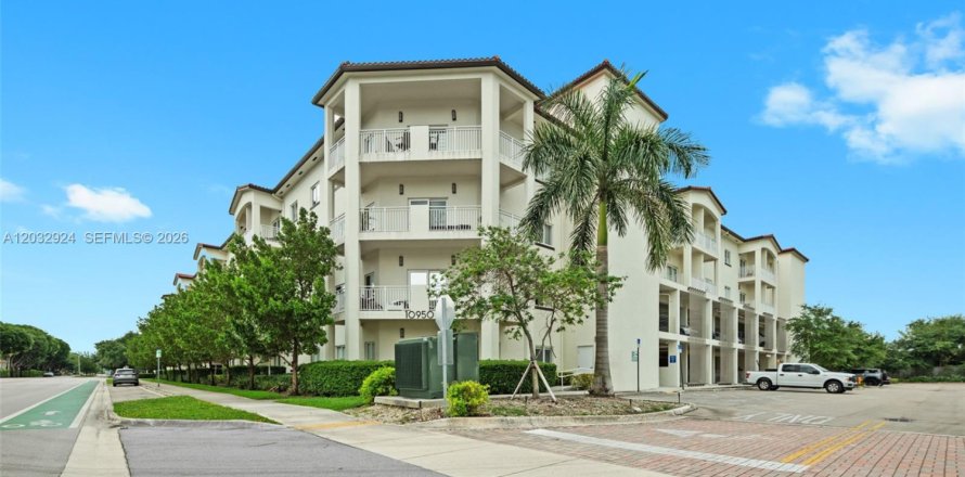 Condo in Doral, Florida, 2 bedrooms № 2176444
