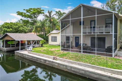 House in Crystal River, Florida 4 bedrooms, 219.62 sq.m. № 2354186