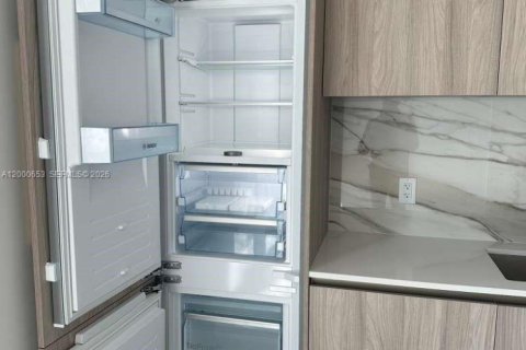 Condo in Miami, Florida  № 2064937 - photo 13