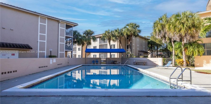 Condo in Coral Springs, Florida, 2 bedrooms № 1710692